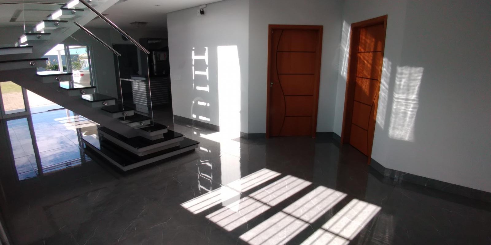 Lindo Sobrado 239 m² em terreno de 500 m² no Residencial Jacarandá - Foto 1 de 20