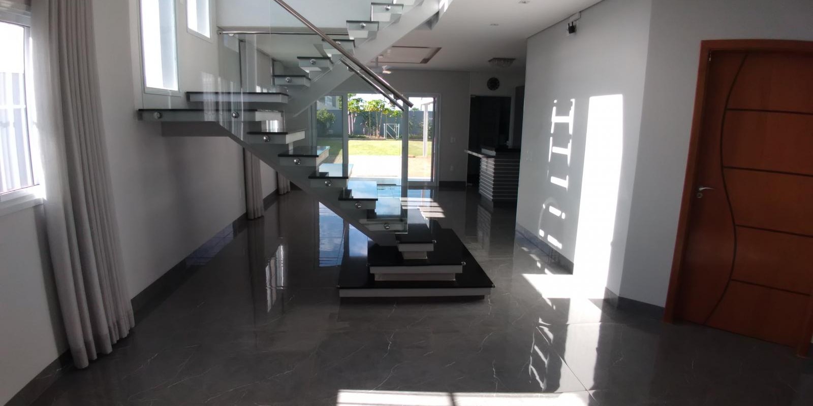 Lindo Sobrado 239 m² em terreno de 500 m² no Residencial Jacarandá - Foto 2 de 20