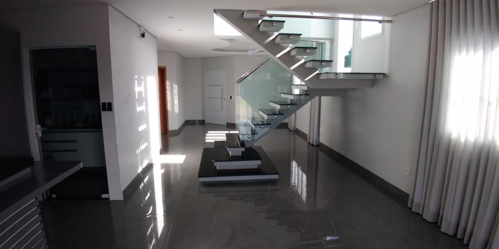 Lindo Sobrado 239 m² em terreno de 500 m² no Residencial Jacarandá - Foto 3 de 20