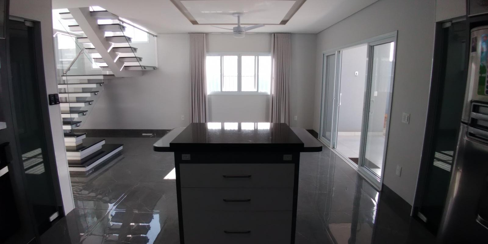 Lindo Sobrado 239 m² em terreno de 500 m² no Residencial Jacarandá - Foto 6 de 20